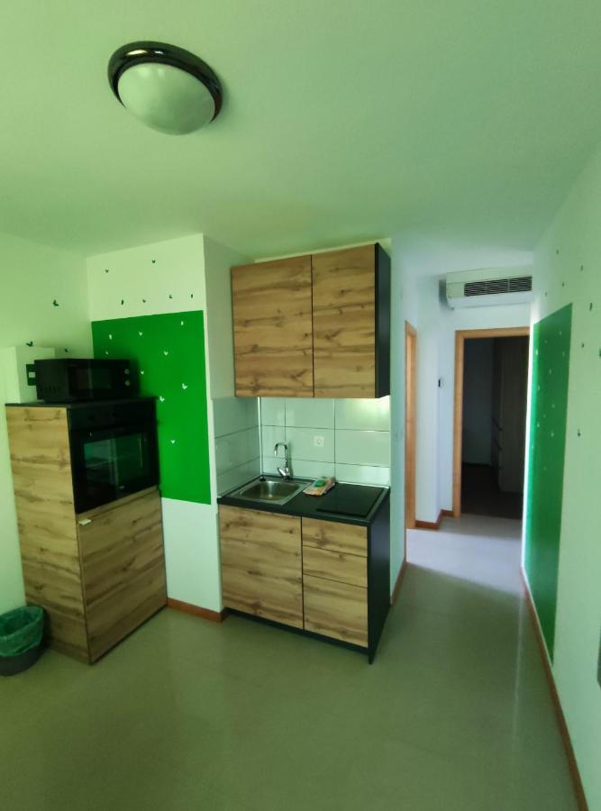 Apartments Pongrac Cres Εξωτερικό φωτογραφία