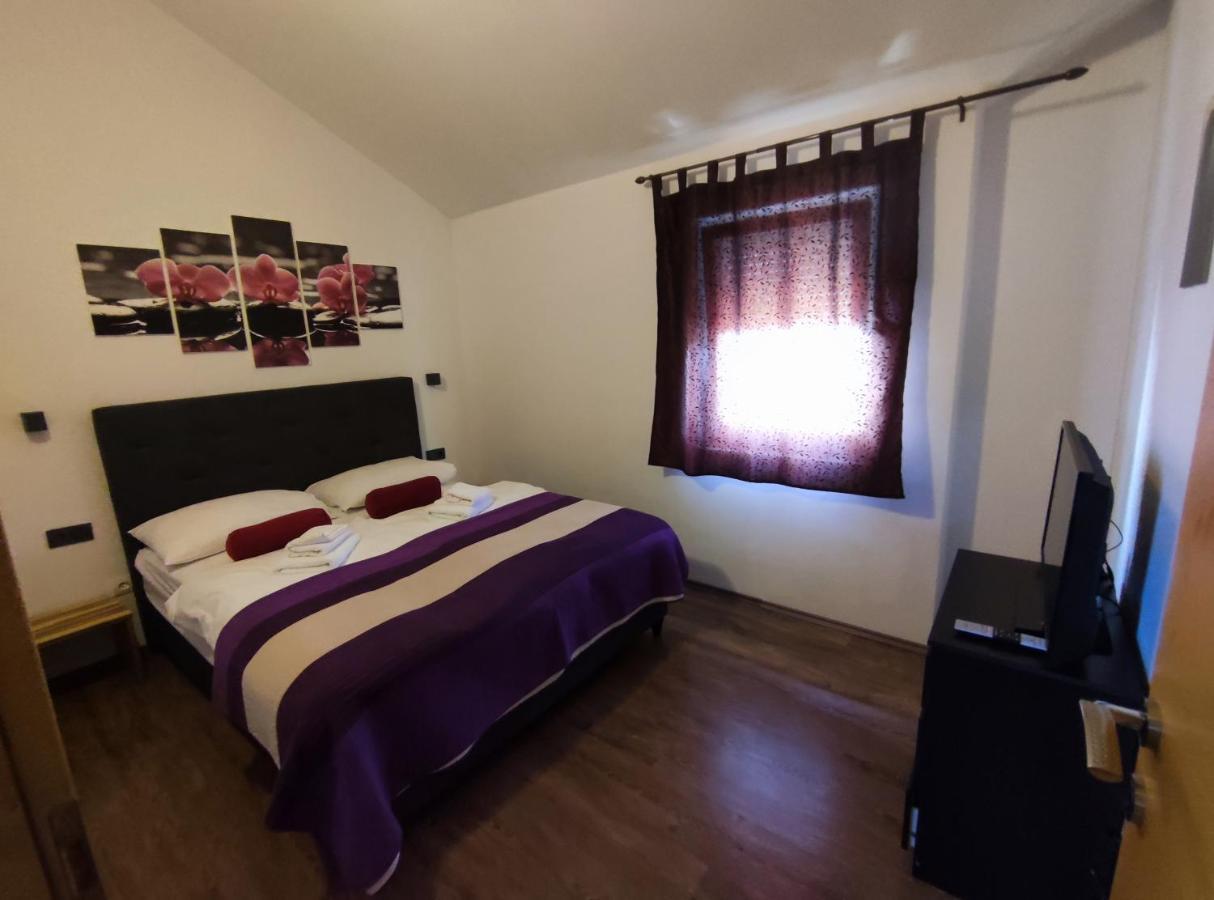 Apartments Pongrac Cres Εξωτερικό φωτογραφία