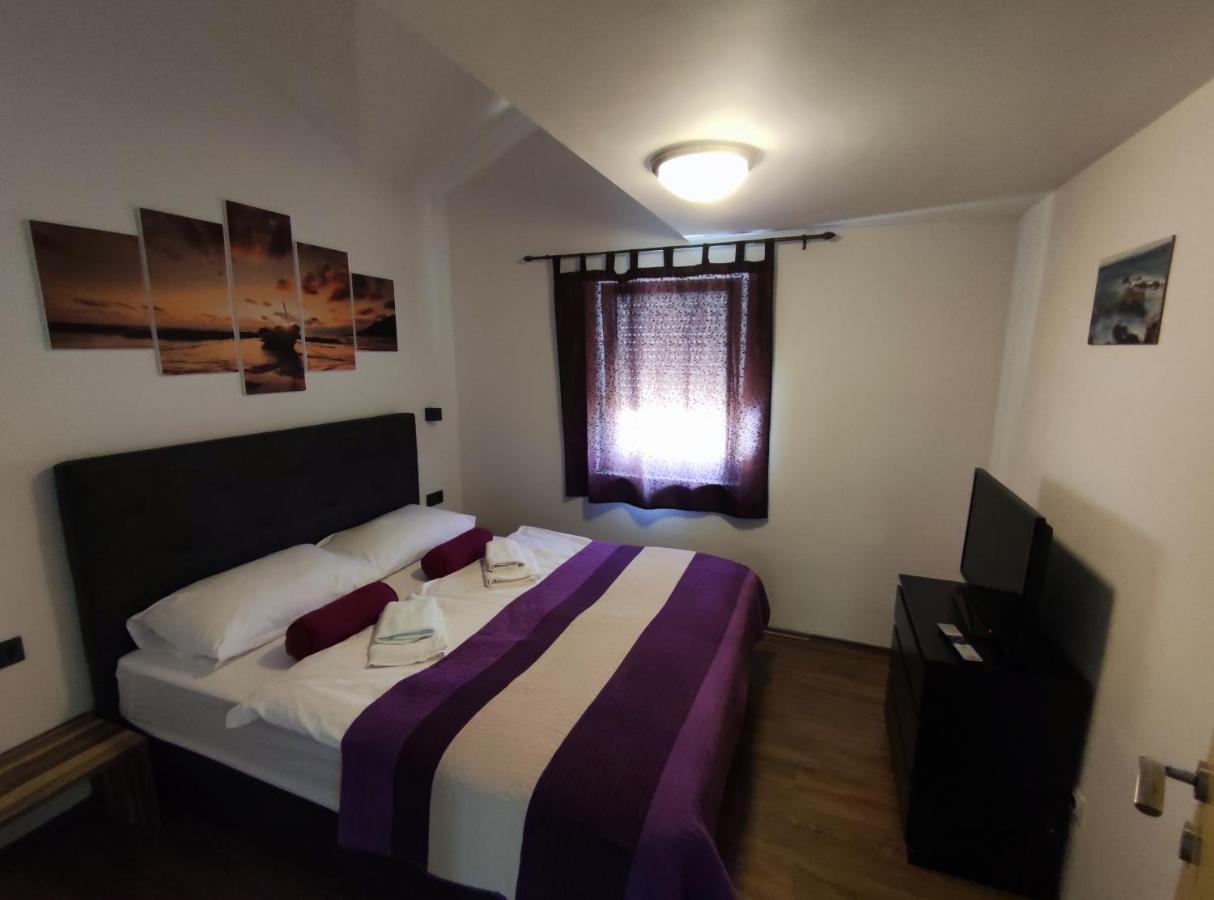 Apartments Pongrac Cres Εξωτερικό φωτογραφία