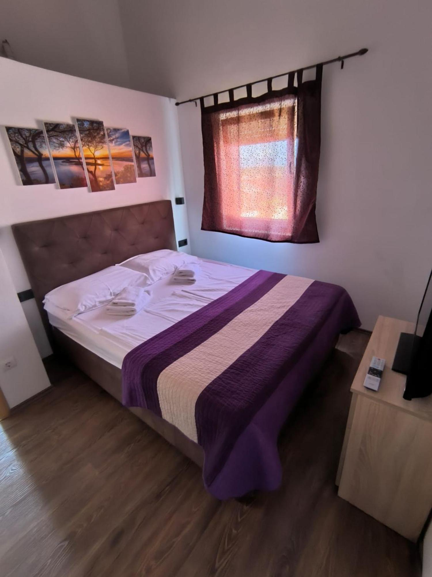 Apartments Pongrac Cres Εξωτερικό φωτογραφία