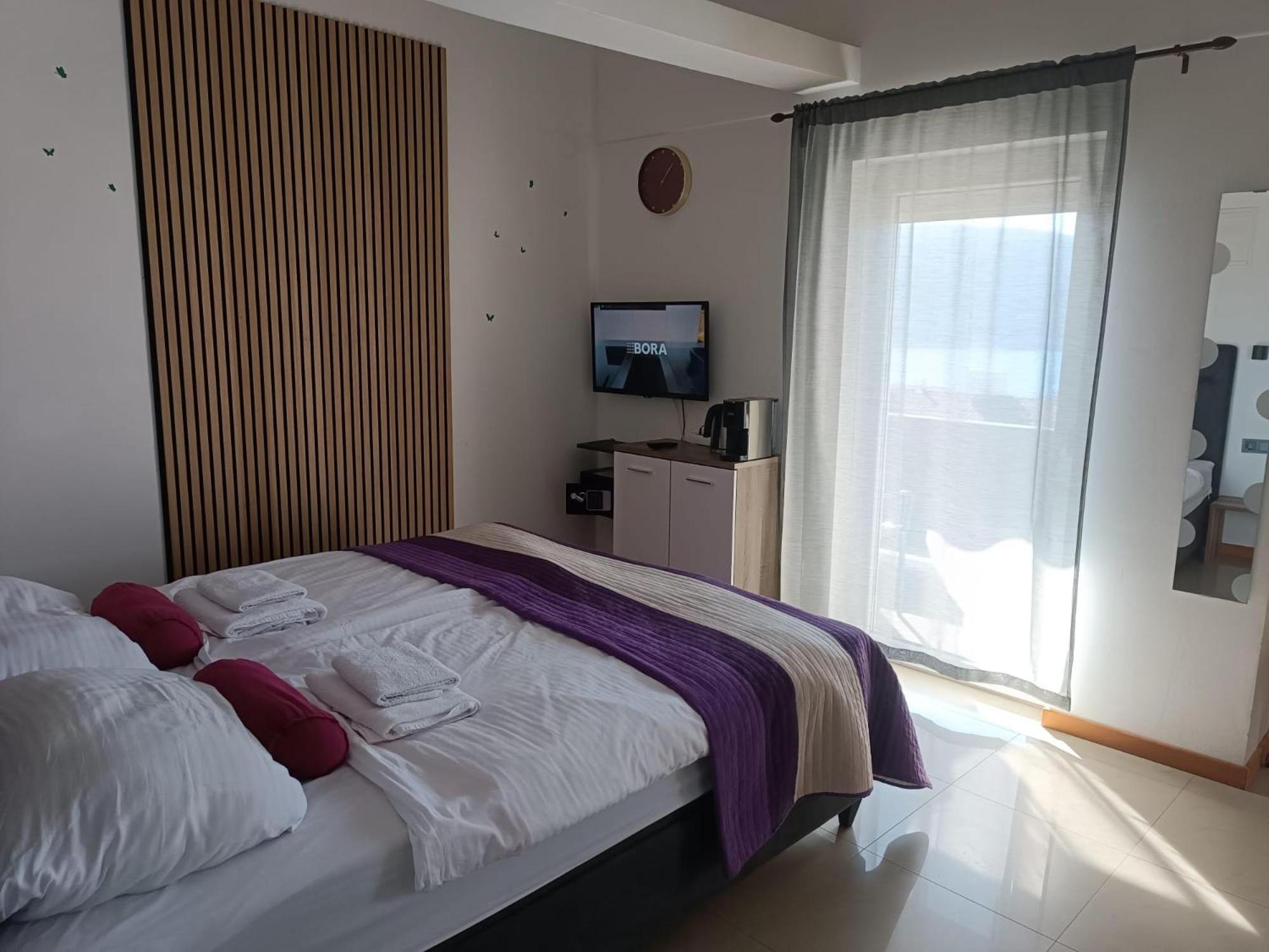 Apartments Pongrac Cres Εξωτερικό φωτογραφία