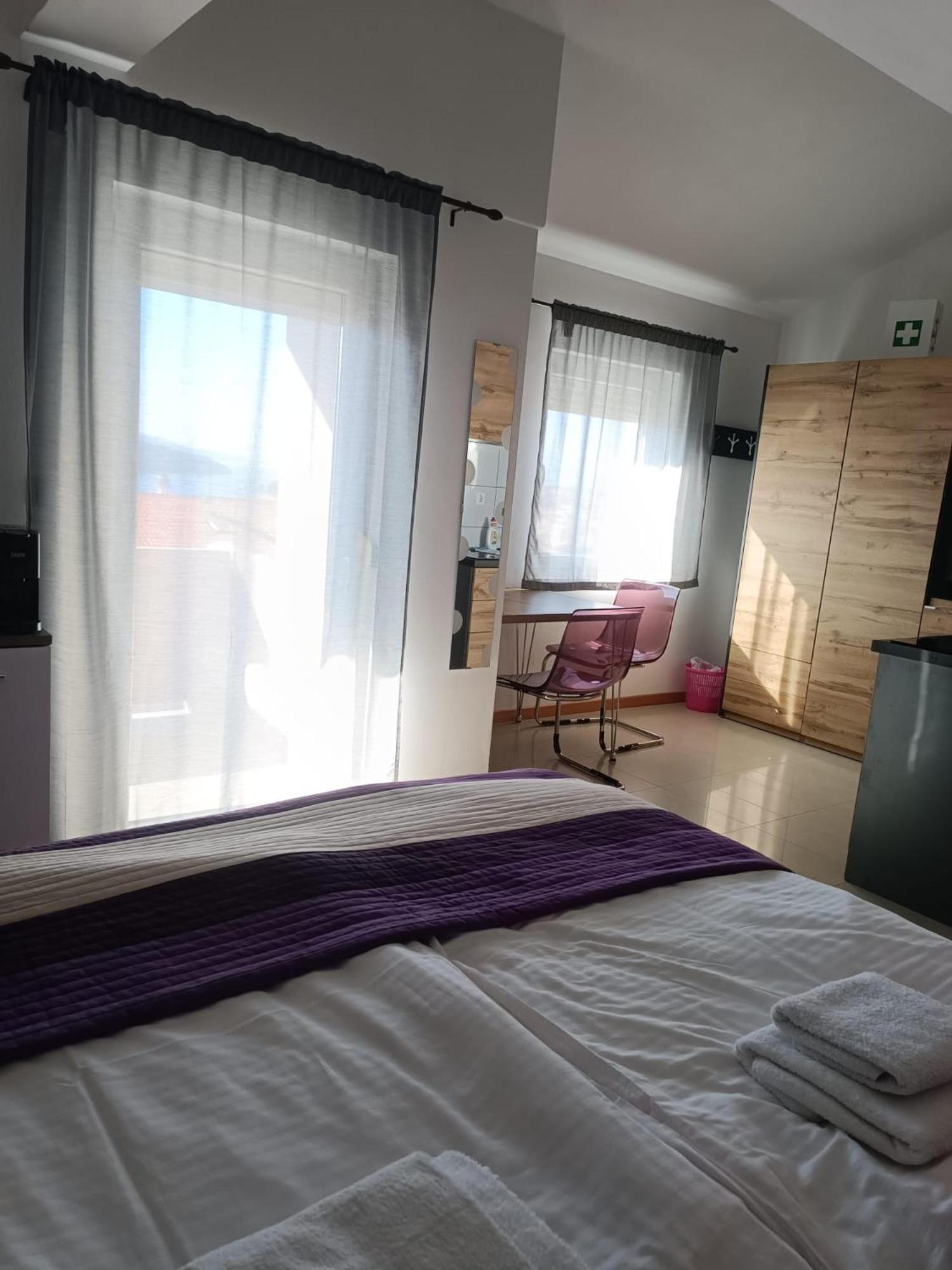 Apartments Pongrac Cres Εξωτερικό φωτογραφία