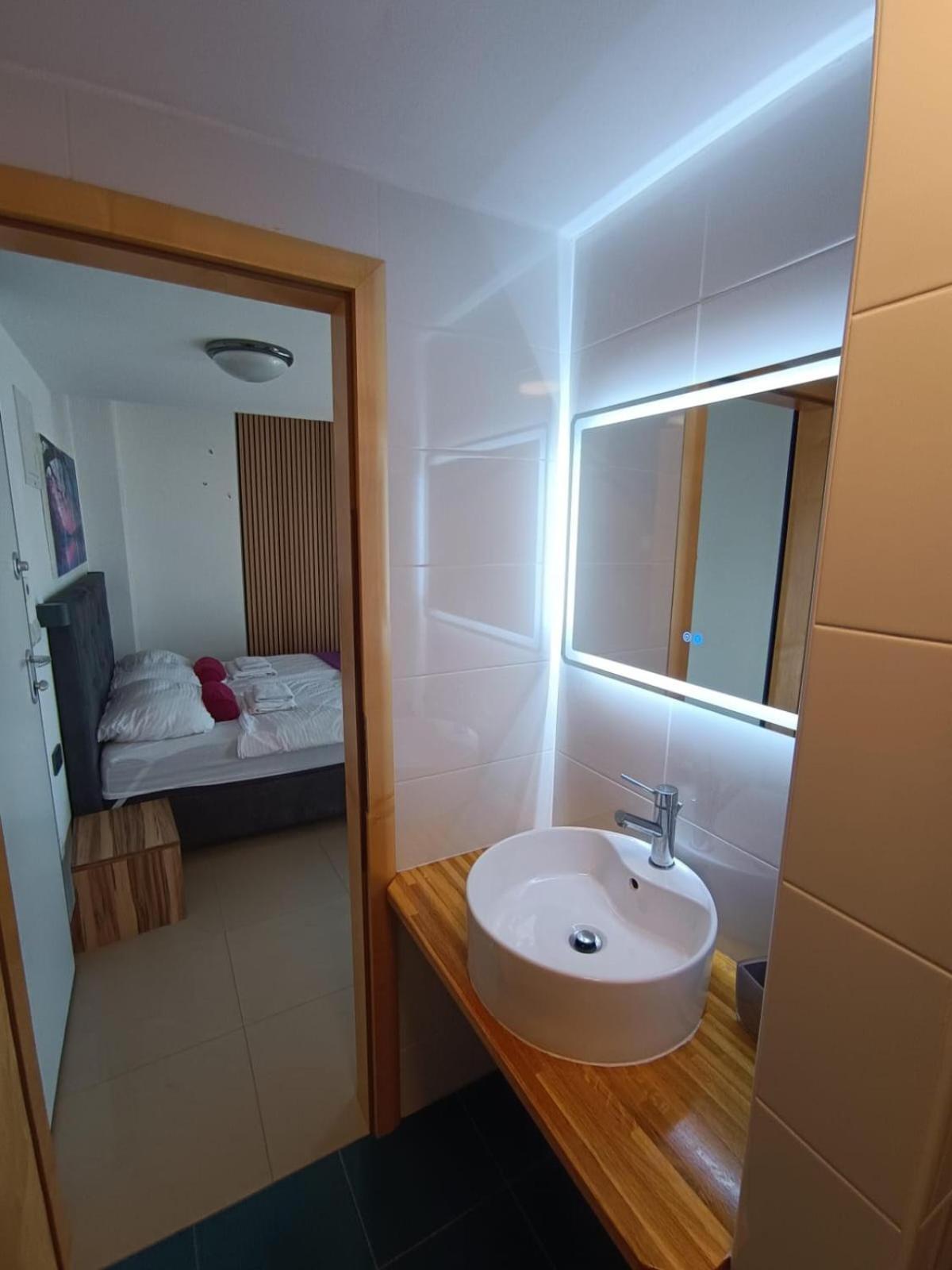 Apartments Pongrac Cres Εξωτερικό φωτογραφία