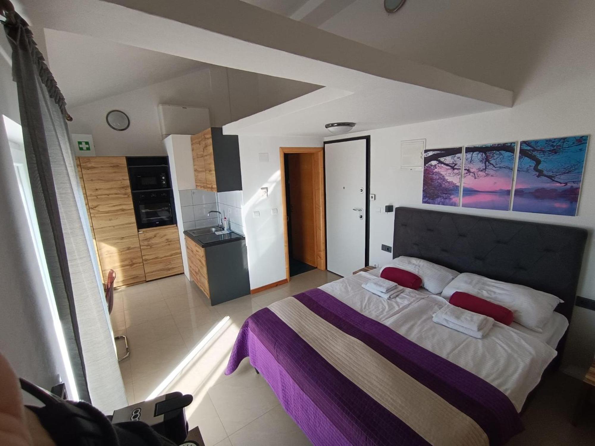 Apartments Pongrac Cres Εξωτερικό φωτογραφία