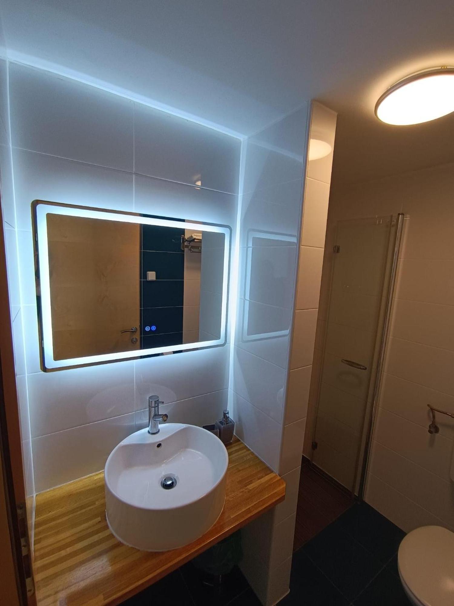 Apartments Pongrac Cres Εξωτερικό φωτογραφία