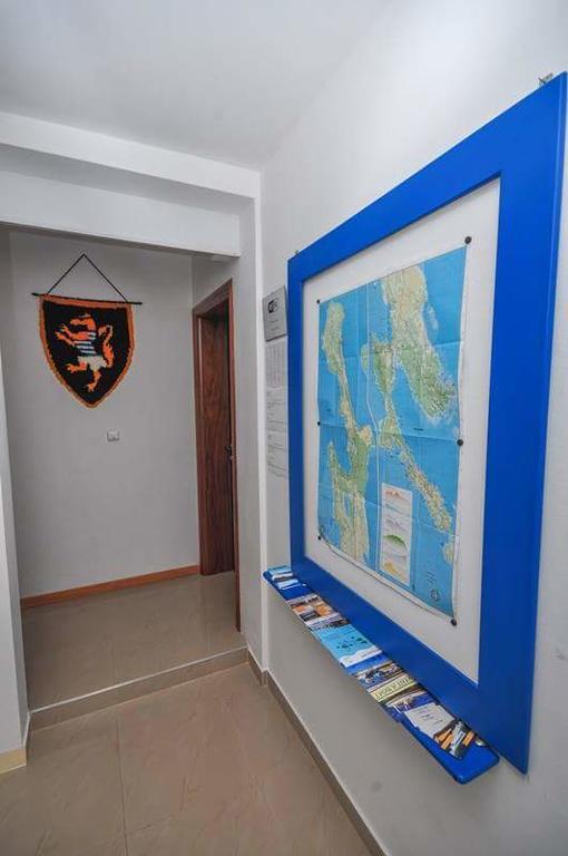Apartments Pongrac Cres Εξωτερικό φωτογραφία