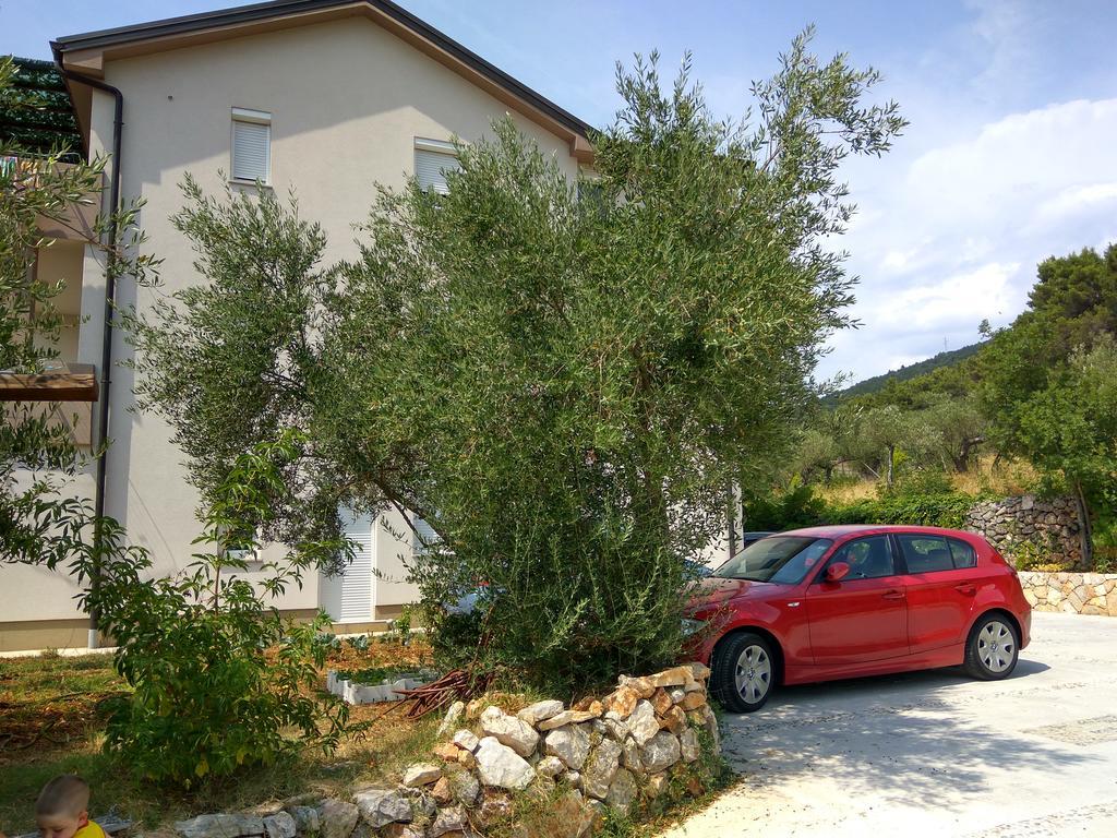 Apartments Pongrac Cres Εξωτερικό φωτογραφία