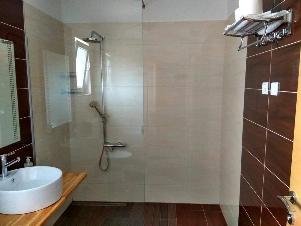 Apartments Pongrac Cres Εξωτερικό φωτογραφία