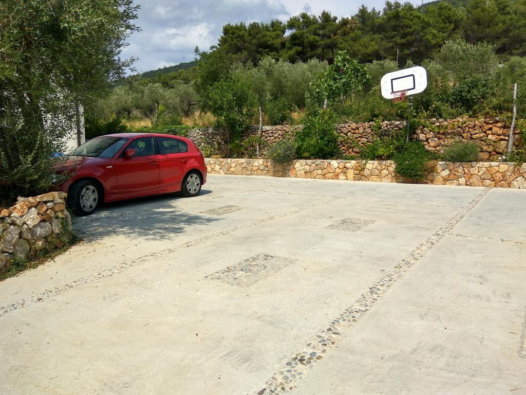 Apartments Pongrac Cres Εξωτερικό φωτογραφία