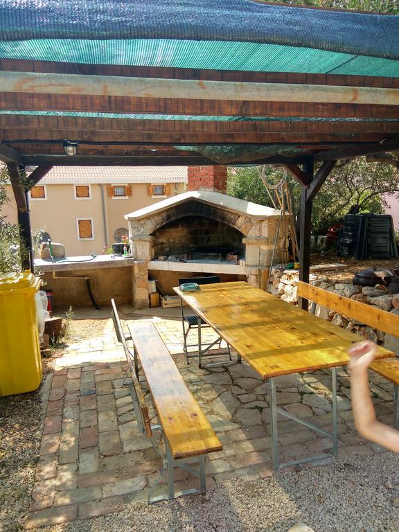 Apartments Pongrac Cres Εξωτερικό φωτογραφία