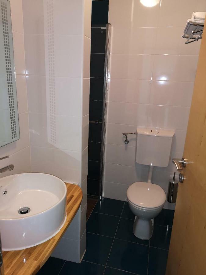 Apartments Pongrac Cres Εξωτερικό φωτογραφία