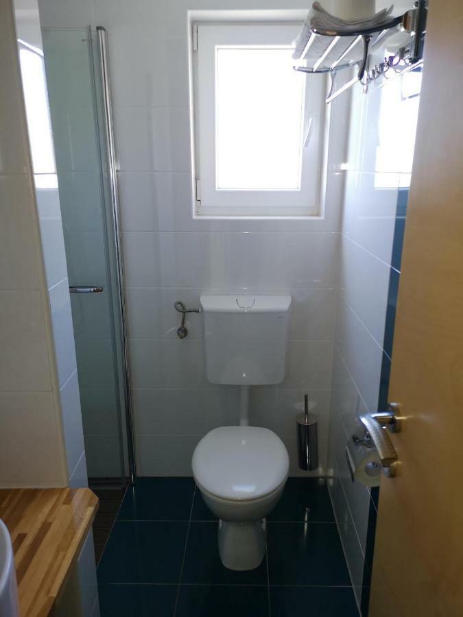 Apartments Pongrac Cres Εξωτερικό φωτογραφία